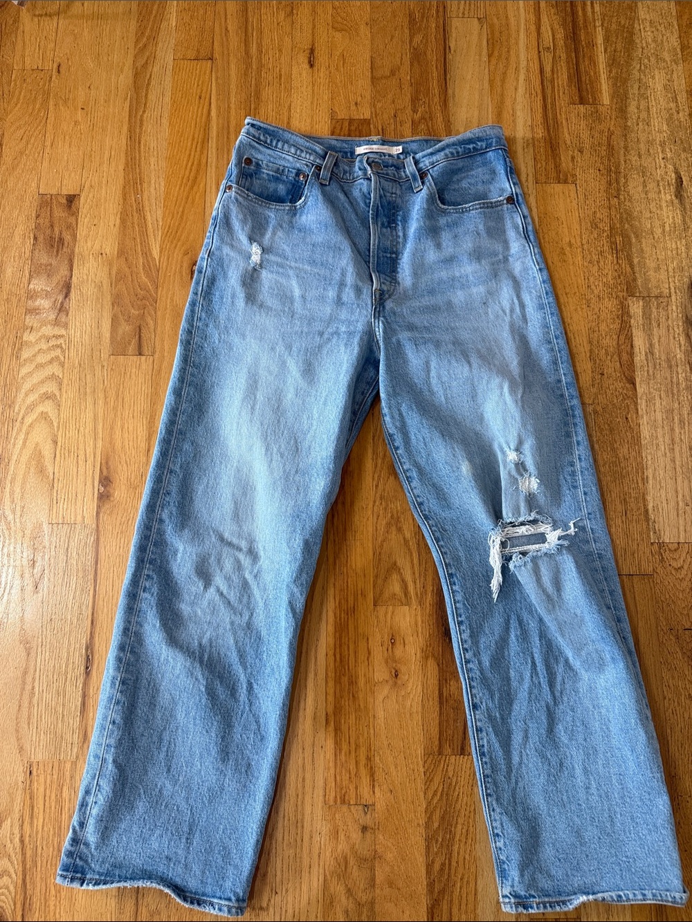 Levi’s rib cage straight